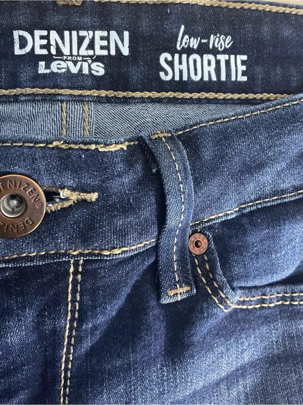 Denizen From Levi’s Women’s Low Rise Shortie Denim Shorts Size 11 W30 Distressed